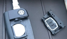 大众车钥匙怎么换电池视频,轻松操作，恢复便捷使用